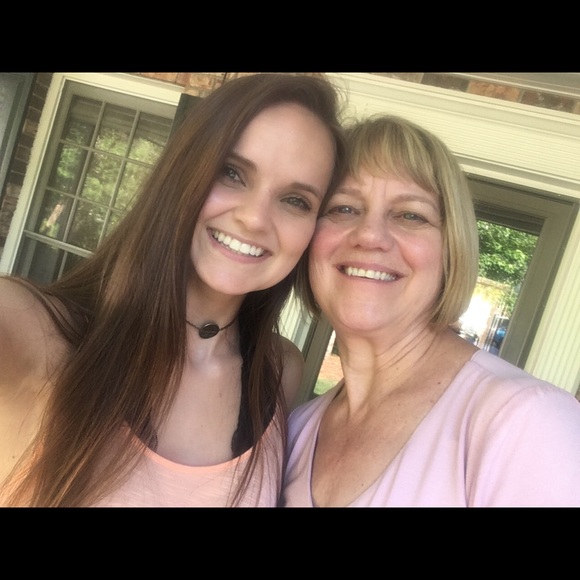 Meet your Posher, Lindsey - Picture 1 of 2